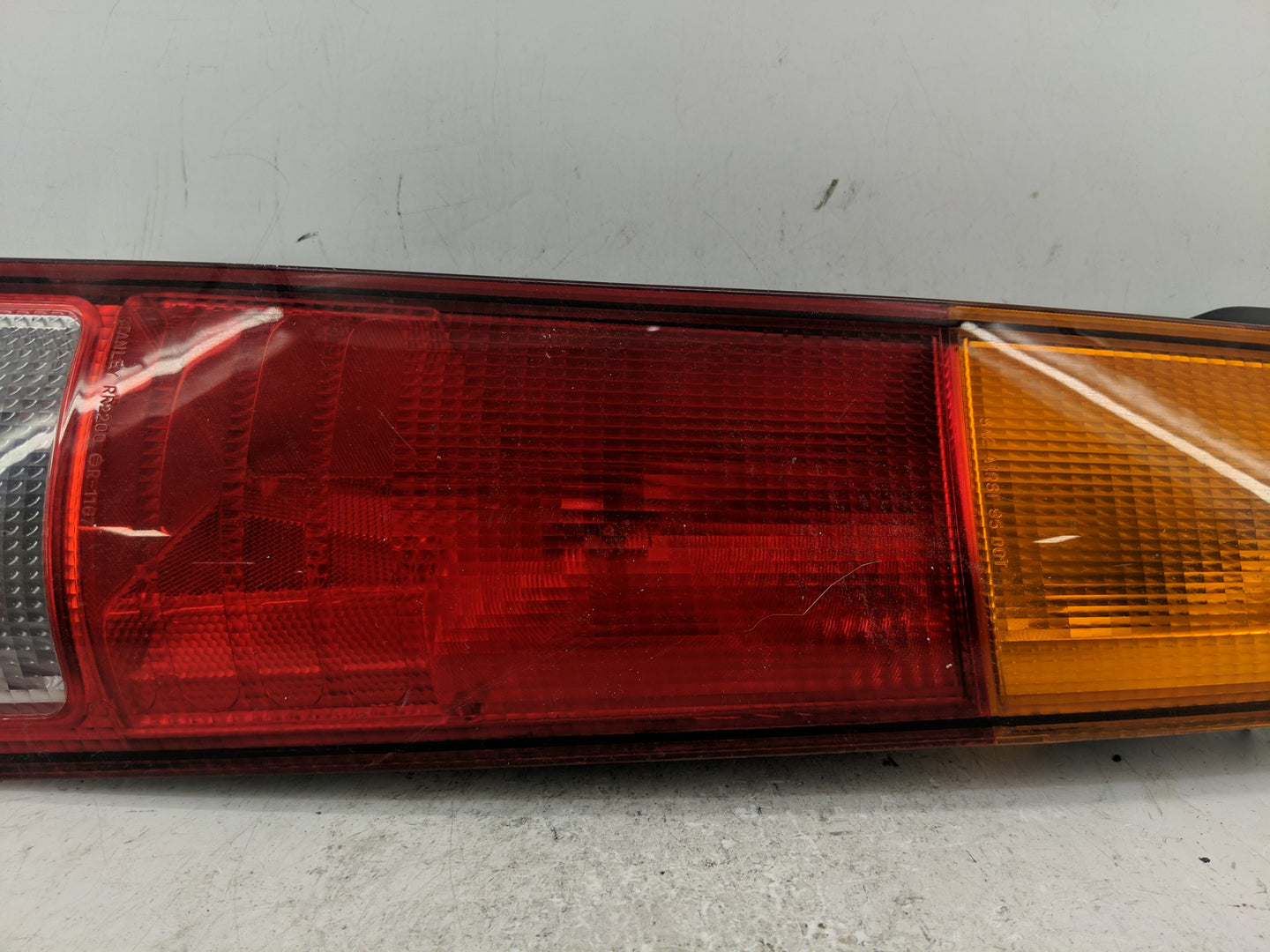 1997-2001 Honda Cr-V Tail Light Assembly Passenger Right OEM Fits Fits 1997 1998 1999 2000 2001 OEM Used Auto Parts - Oemuse
