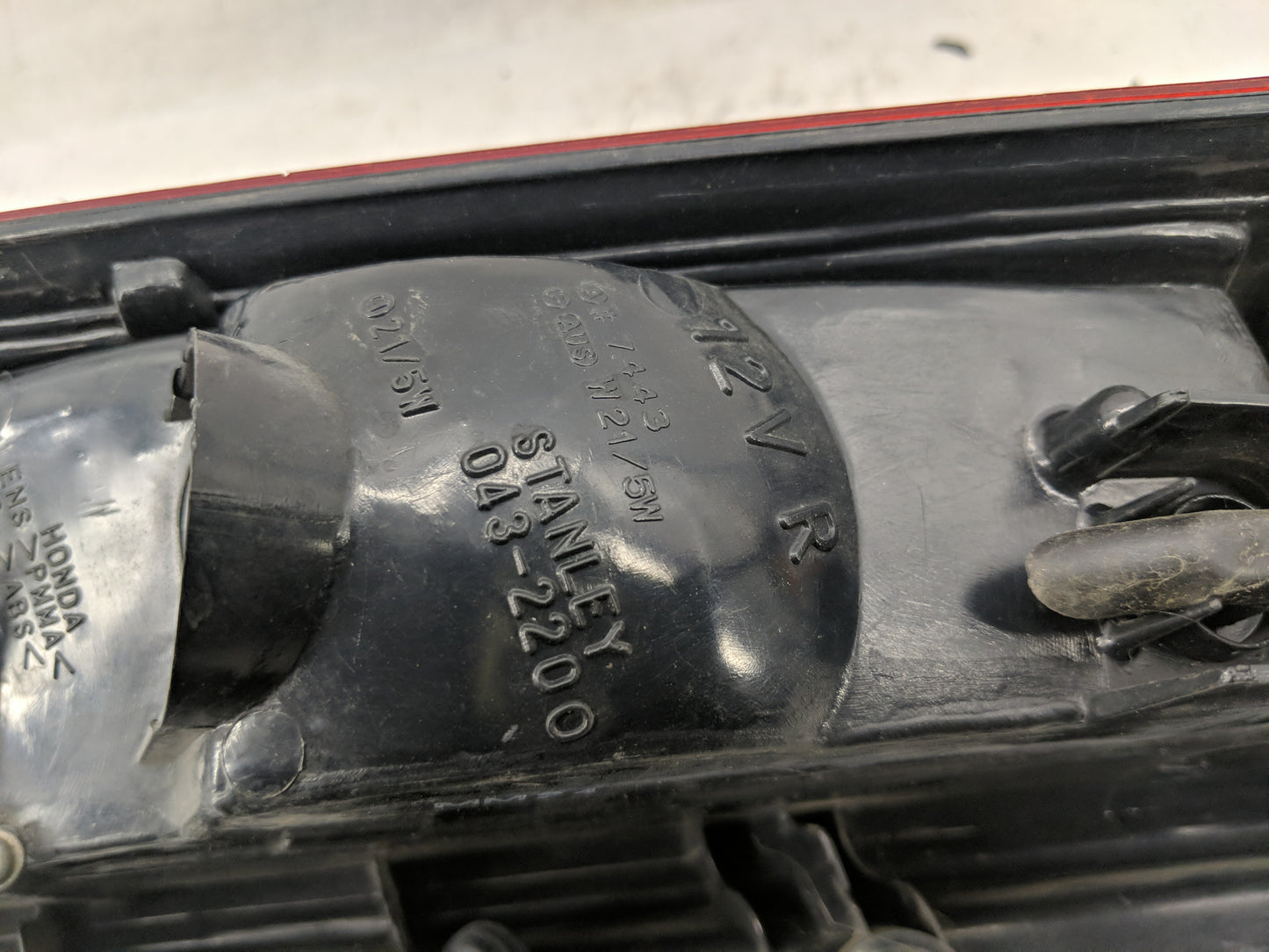 1997-2001 Honda Cr-V Tail Light Assembly Passenger Right OEM Fits Fits 1997 1998 1999 2000 2001 OEM Used Auto Parts - Oemuse