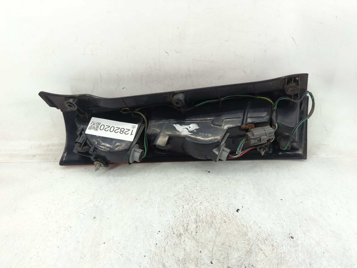 1997-2001 Honda Cr-V Tail Light Assembly Passenger Right OEM P/N:043-02200 Fits Fits 1997 1998 1999 2000 2001 OEM Used Auto 