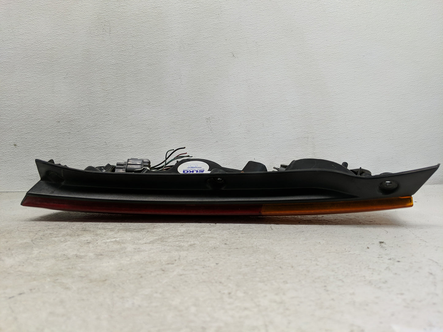 1997-2001 Honda Cr-V Tail Light Assembly Passenger Right OEM P/N:043-02200 Fits Fits 1997 1998 1999 2000 2001 OEM Used Auto 