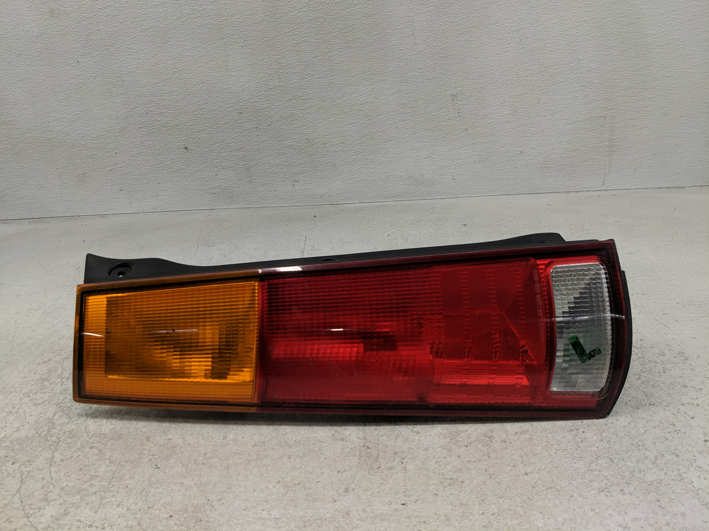 1997-2001 Honda Cr-V Tail Light Assembly Driver Left OEM P/N:043-2200 Fits Fits 1997 1998 1999 2000 2001 OEM Used Auto Parts