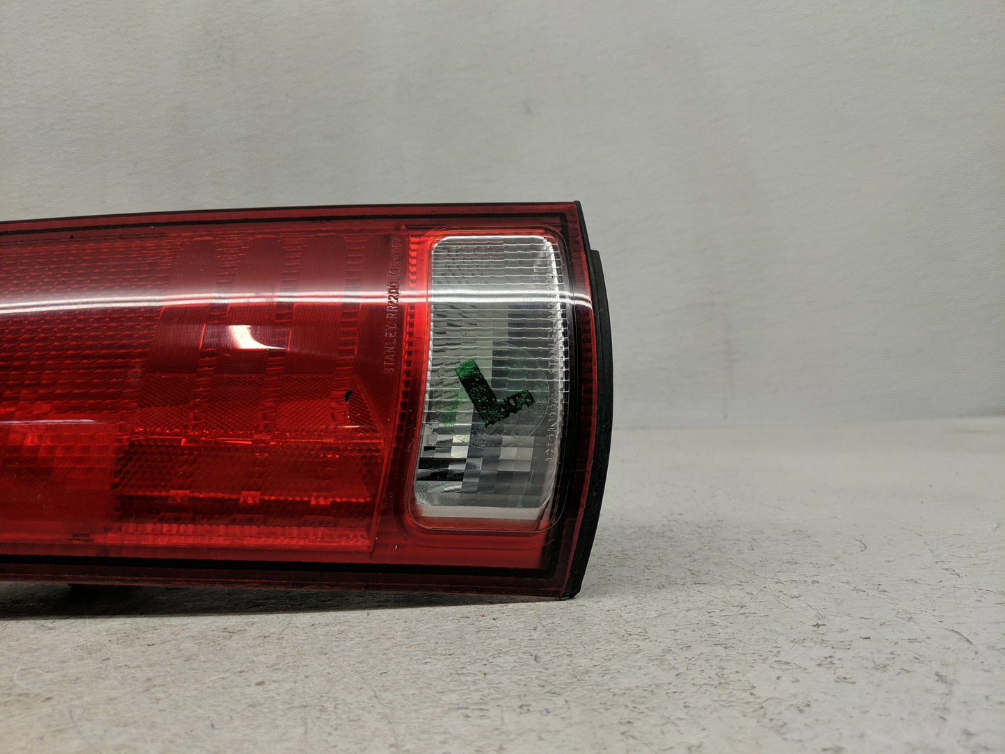 1997-2001 Honda Cr-V Tail Light Assembly Driver Left OEM P/N:043-2200 Fits Fits 1997 1998 1999 2000 2001 OEM Used Auto Parts
