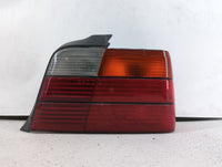 1997-2001 Honda Cr-V Tail Light Assembly Passenger Right OEM P/N:043-2200 Fits Fits 1997 1998 1999 2000 2001 OEM Used Auto P
