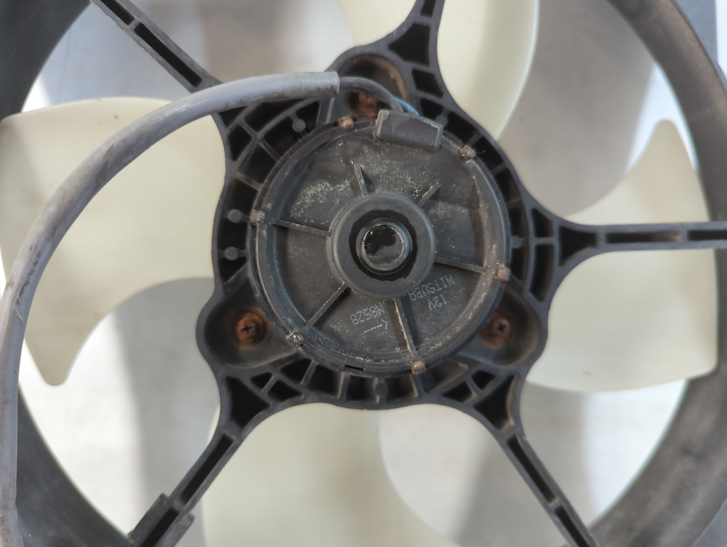 1997-2001 Honda Cr-v Left Radiator Fan Motor Assembly - Oemusedautoparts1.com