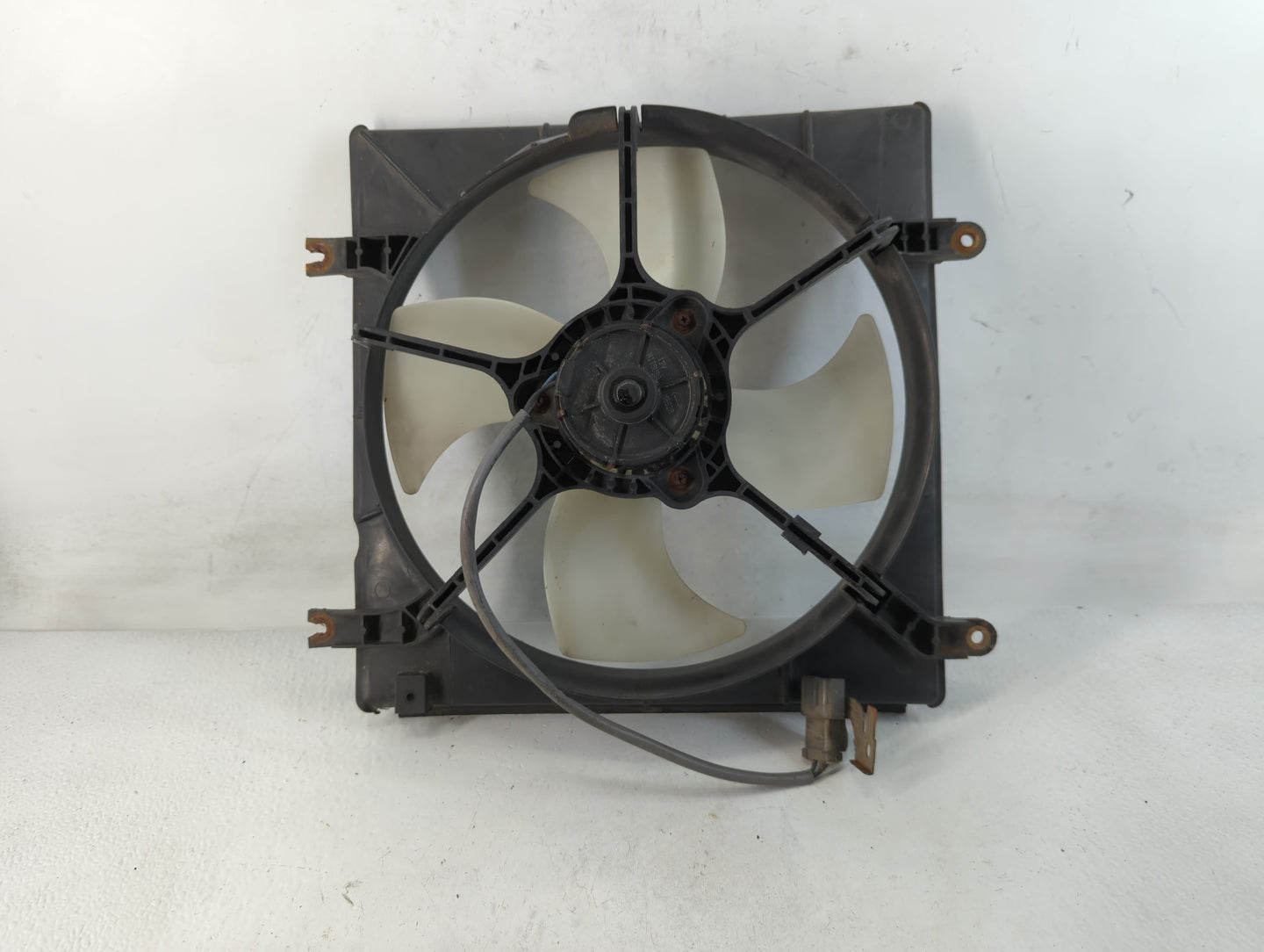 1997-2001 Honda Cr-v Left Radiator Fan Motor Assembly - Oemusedautoparts1.com