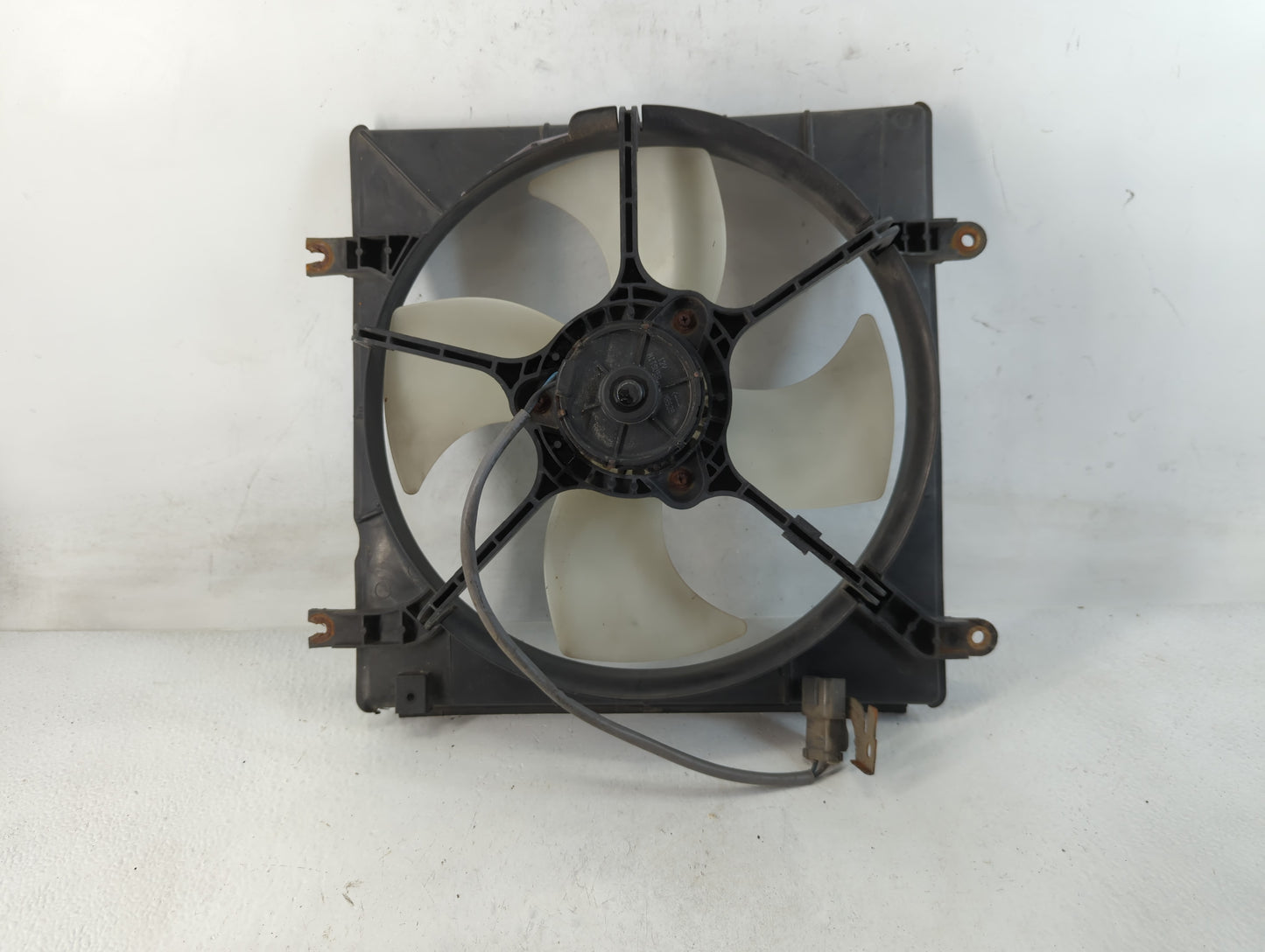 1997-2001 Honda Cr-v Left Radiator Fan Motor Assembly - Oemusedautoparts1.com