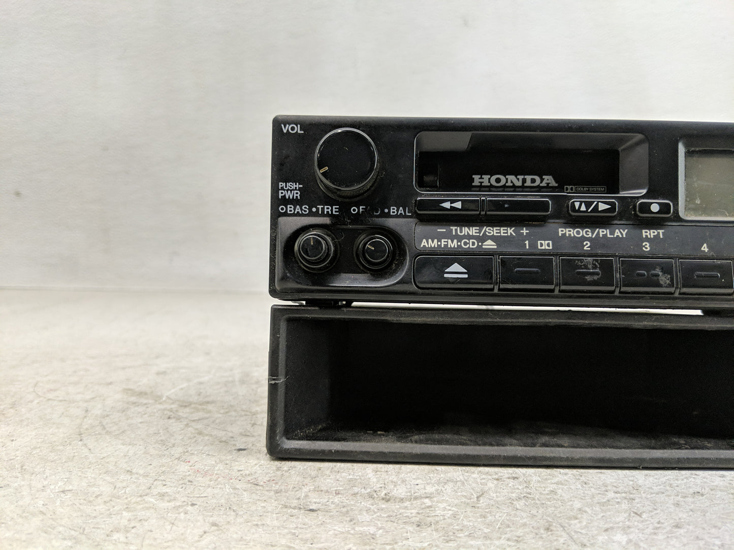 1995-1998 Honda Odyssey Radio AM FM Cd Player Receiver Replacement Fits Fits 1995 1996 1997 1998 1999 OEM Used Auto Parts - 
