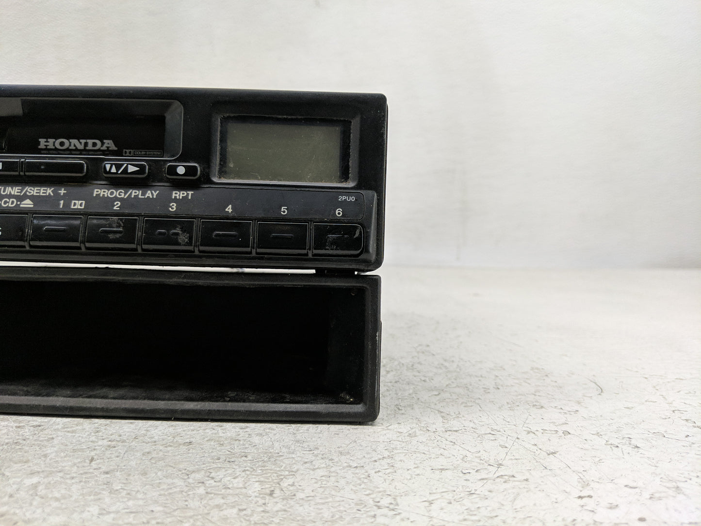 1995-1998 Honda Odyssey Radio AM FM Cd Player Receiver Replacement Fits Fits 1995 1996 1997 1998 1999 OEM Used Auto Parts - 