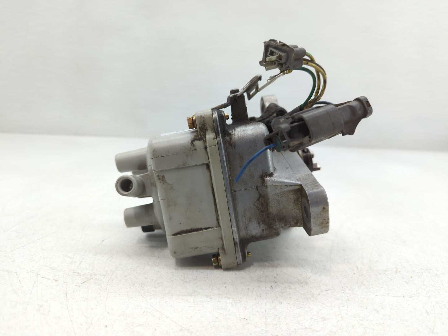1997-2001 Honda Prelude Engine Ignition Distributor OEM P/N:D03638 Fits Fits 1997 1998 1999 2000 2001 OEM Used Auto Parts - 