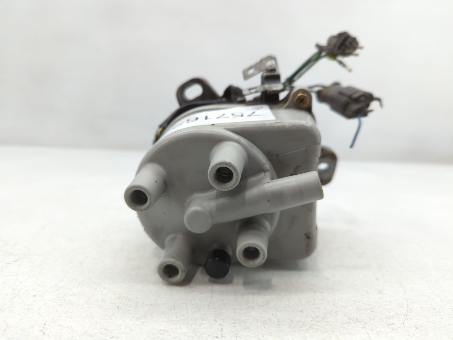 1997-2001 Honda Prelude Engine Ignition Distributor OEM P/N:D03638 Fits Fits 1997 1998 1999 2000 2001 OEM Used Auto Parts - 