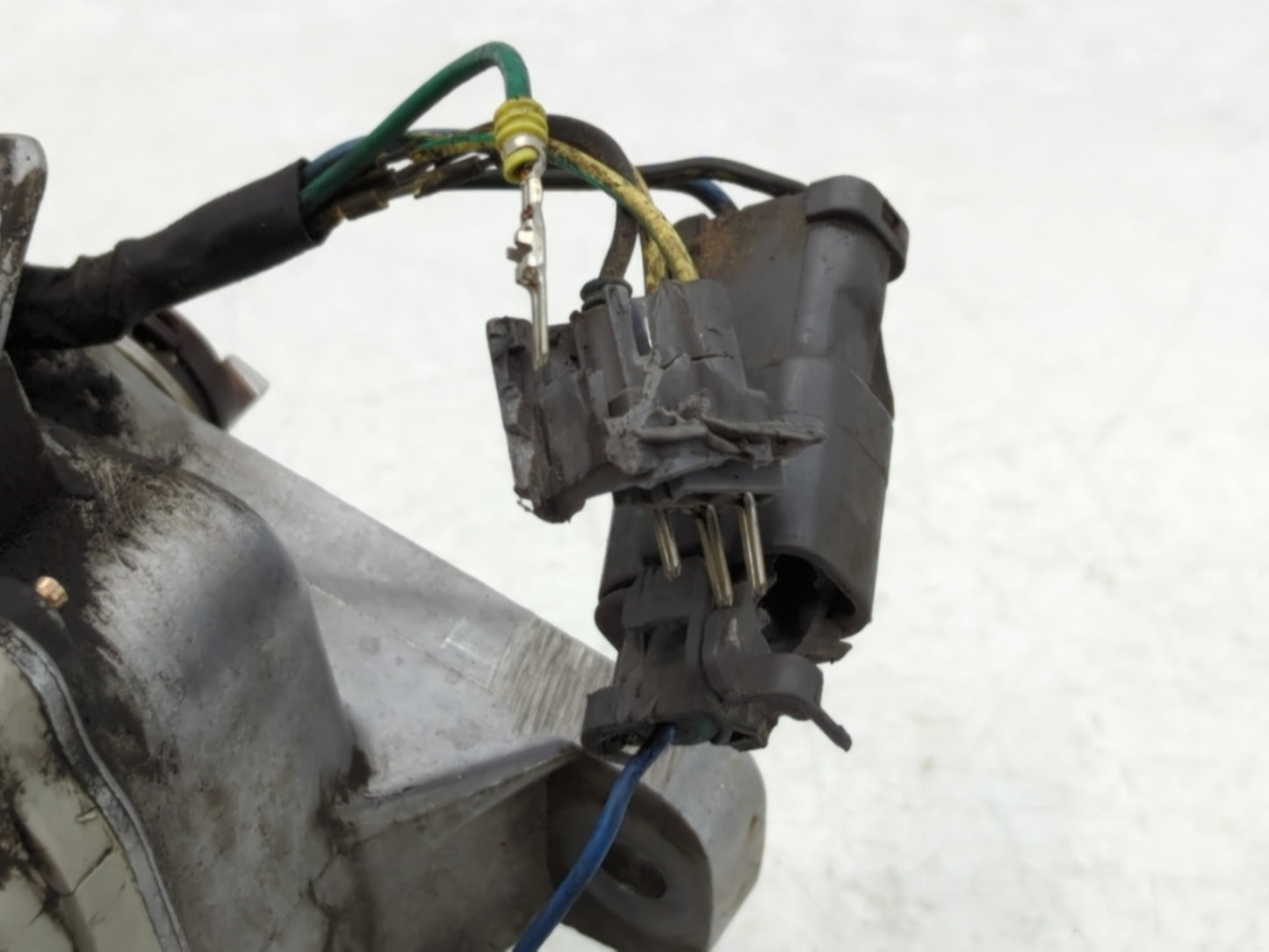 1997-2001 Honda Prelude Engine Ignition Distributor OEM P/N:D03638 Fits Fits 1997 1998 1999 2000 2001 OEM Used Auto Parts - 