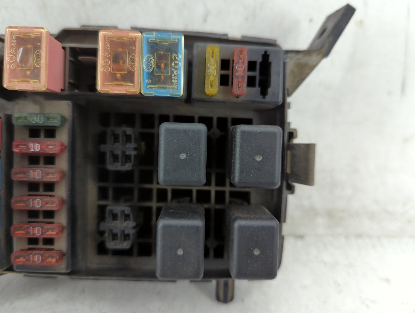 1998 Hyundai Accent Fusebox Fuse Box Panel Relay Module P/N:91212-22002 Fits OEM Used Auto Parts - Oemusedautoparts1.com