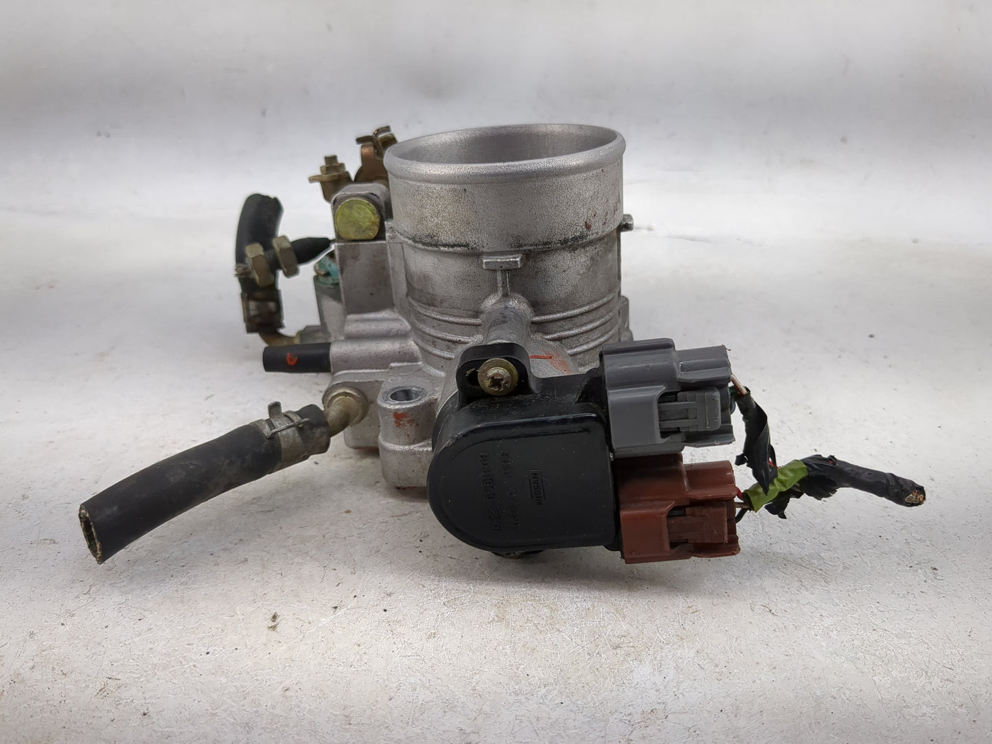 1998 Infiniti I30 Throttle Body P/N:A22-658 E03 Fits OEM Used Auto Parts - Oemusedautoparts1.com