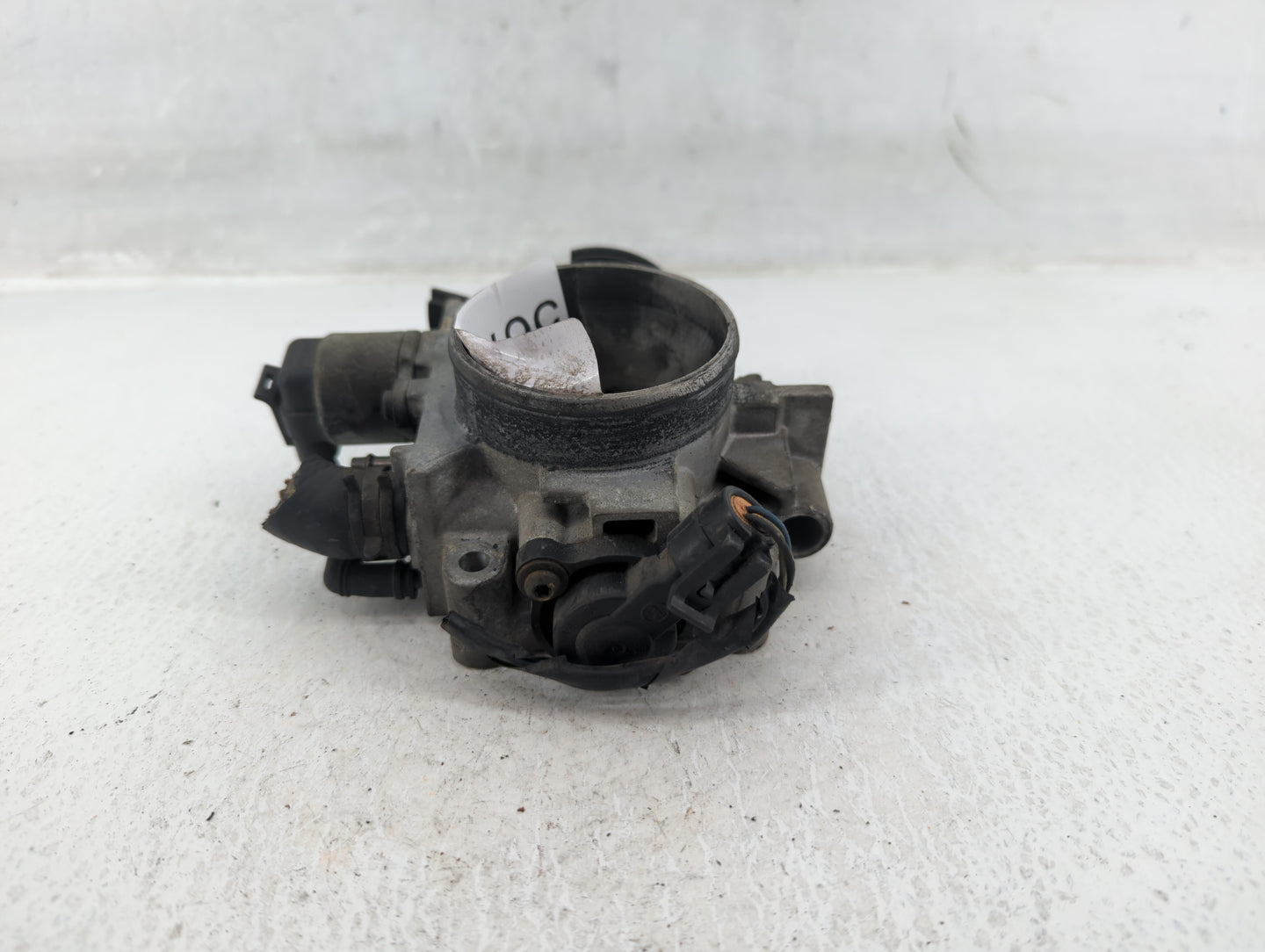 1998-1999 Isuzu Hombre Throttle Body P/N:17857878 Fits Fits 1998 1999 OEM Used Auto Parts - Oemusedautoparts1.com