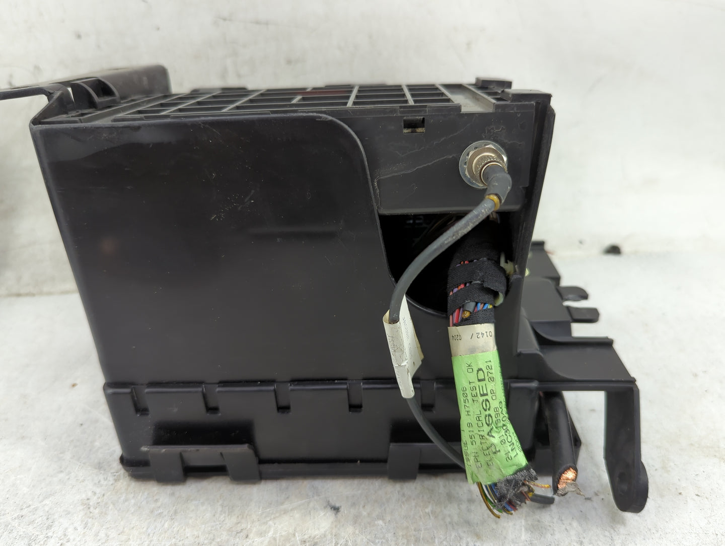 1998 Jaguar Xj8 Fusebox Fuse Box Panel Relay Module P/N:LNC2870AB Fits OEM Used Auto Parts - Oemusedautoparts1.com