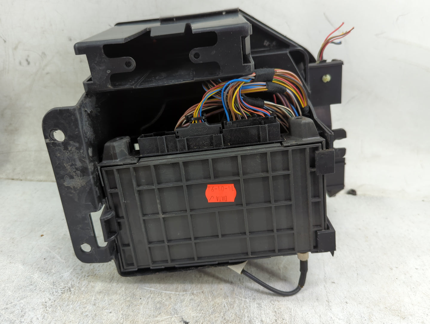 1998 Jaguar Xj8 Fusebox Fuse Box Panel Relay Module P/N:LNC2870AB Fits OEM Used Auto Parts - Oemusedautoparts1.com