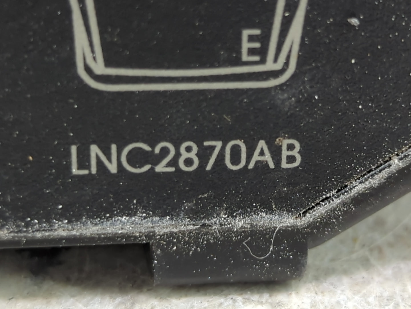 1998 Jaguar Xj8 Fusebox Fuse Box Panel Relay Module P/N:LNC2870AB Fits OEM Used Auto Parts - Oemusedautoparts1.com