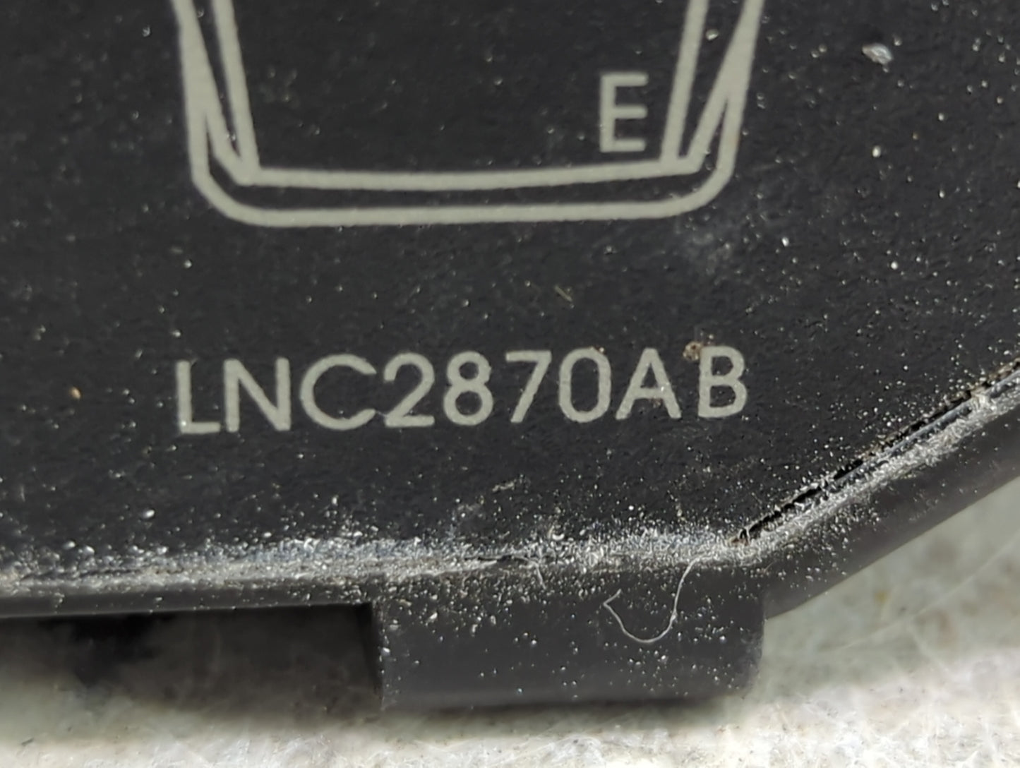 1998 Jaguar Xj8 Fusebox Fuse Box Panel Relay Module P/N:LNC2870AB Fits OEM Used Auto Parts - Oemusedautoparts1.com