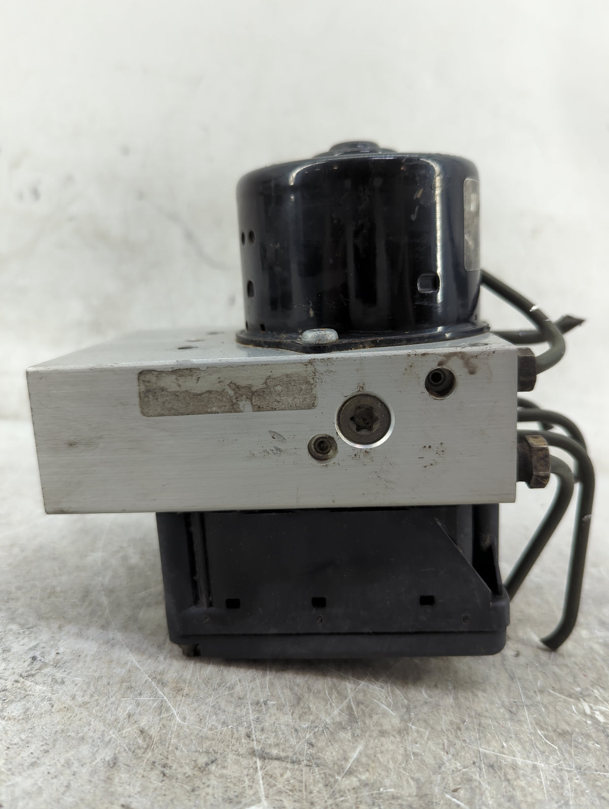 1998 Jaguar Xj8 ABS Pump Control Module Replacement P/N:LNC2210AD 10.0946-1003.3 Fits OEM Used Auto Parts - Oemusedautoparts