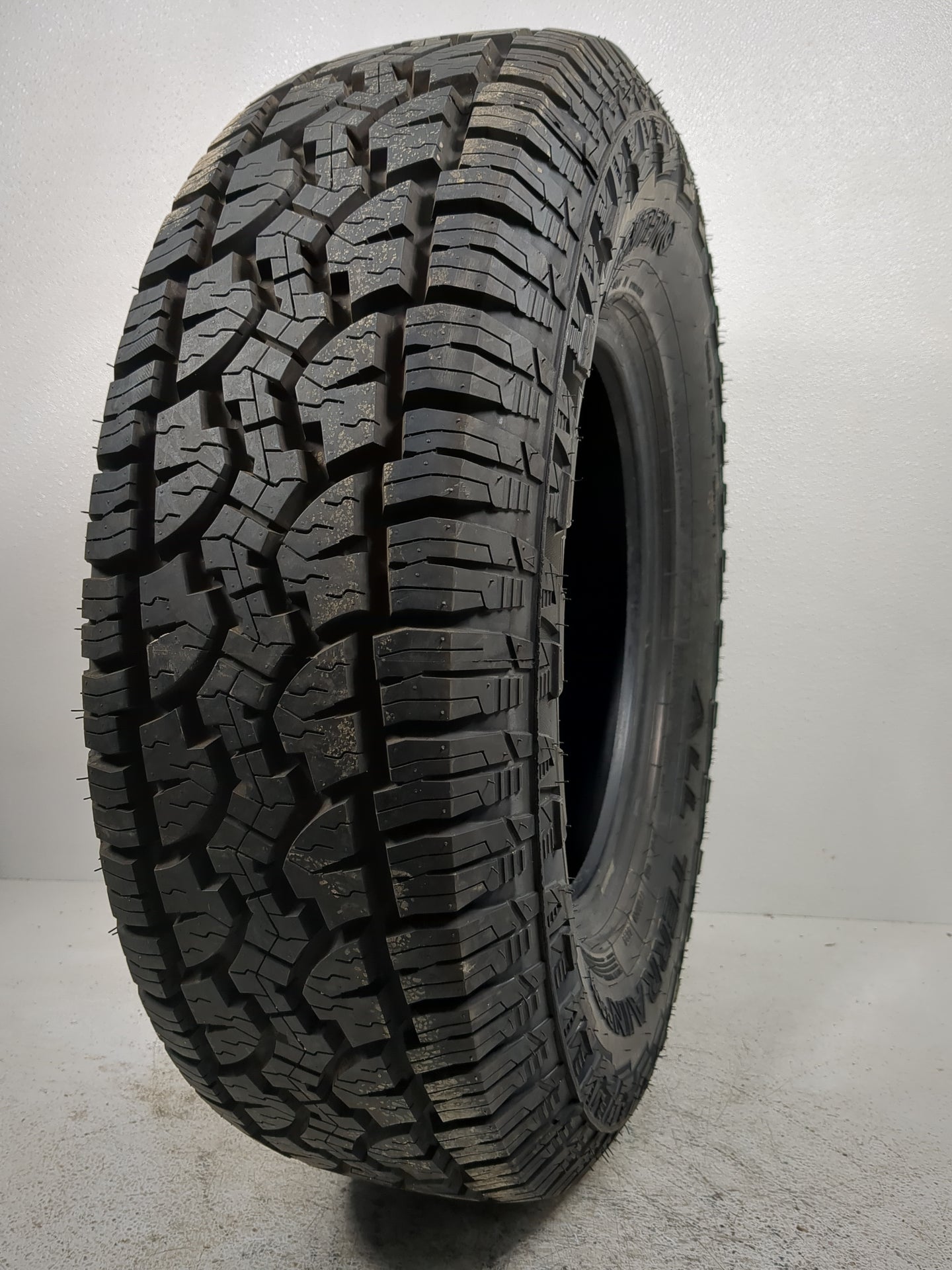 Used Tire 235/75R15 DEXTERO ALL TERRAIN DAT1 108S - Tread Depth 12/32 - Oemusedautoparts1.com