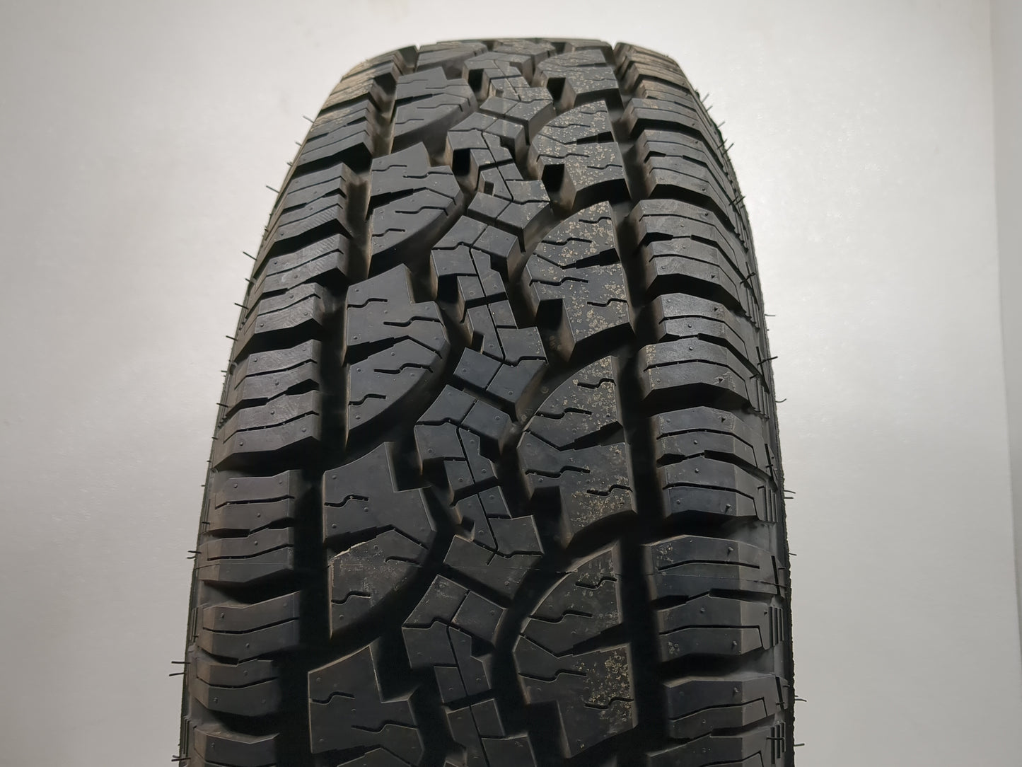 Used Tire 235/75R15 DEXTERO ALL TERRAIN DAT1 108S - Tread Depth 12/32 - Oemusedautoparts1.com