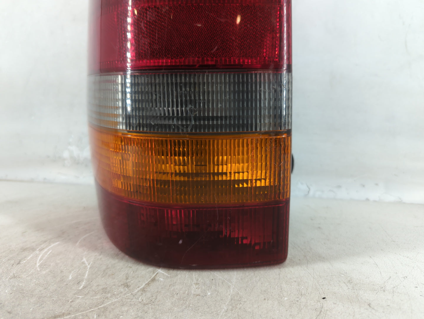 1997-2001 Jeep Cherokee Tail Light Assembly Driver Left OEM P/N:55054513 19284, 3709-05B Fits Fits 1997 1998 1999 2000 2001 