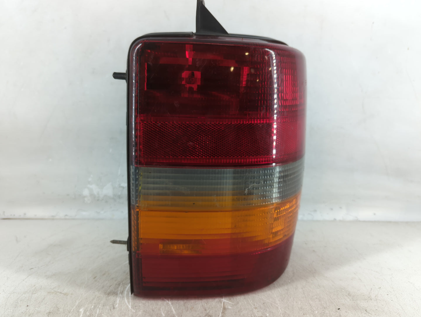 1997-2001 Jeep Cherokee Tail Light Assembly Driver Left OEM P/N:55054513 19284, 3709-05B Fits Fits 1997 1998 1999 2000 2001 