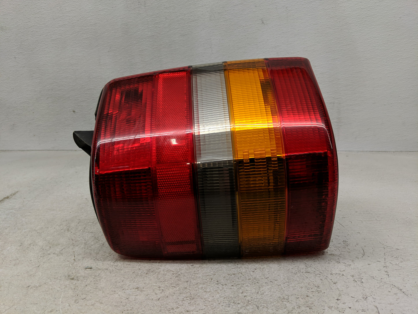 1993-1998 Jeep Grand Cherokee Tail Light Assembly Passenger Right OEM P/N:55054512 Fits Fits 1993 1994 1995 1996 1997 1998 O