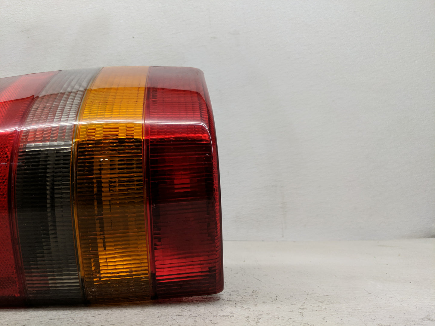 1993-1998 Jeep Grand Cherokee Tail Light Assembly Passenger Right OEM P/N:55054512 Fits Fits 1993 1994 1995 1996 1997 1998 O