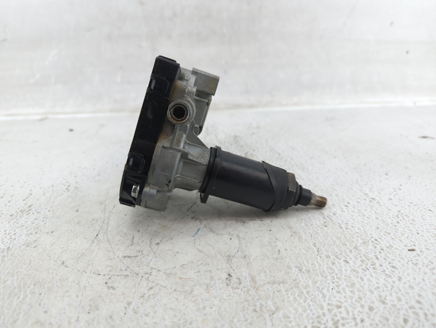 1998 Jeep Grand Cherokee Front Windshield Wiper Motor P/N:533 50 412 Fits OEM Used Auto Parts - Oemusedautoparts1.com