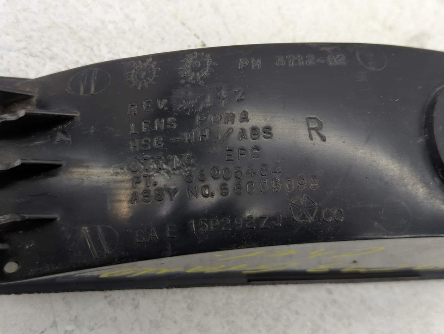 1993-1998 Jeep Grand Cherokee Tail Light Assembly Passenger Right OEM P/N:55054580 55054584 Fits OEM Used Auto Parts - Oemus