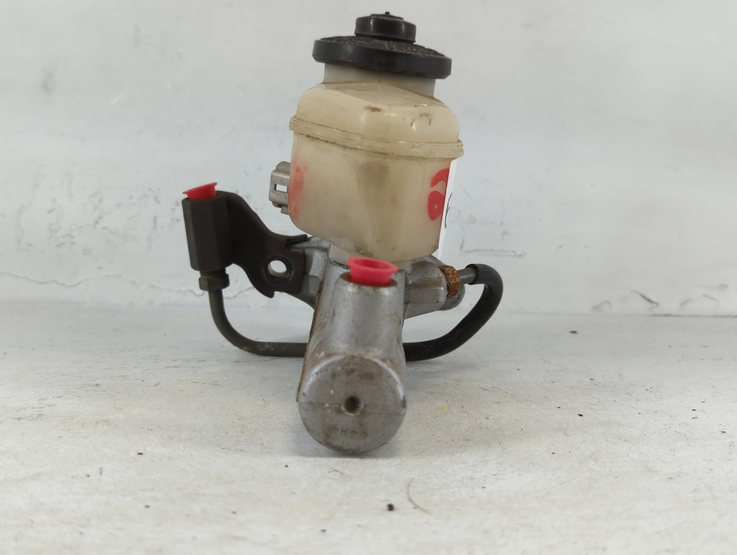 1997-1999 Lexus Es300 Brake Master Cylinder - Oemusedautoparts1.com