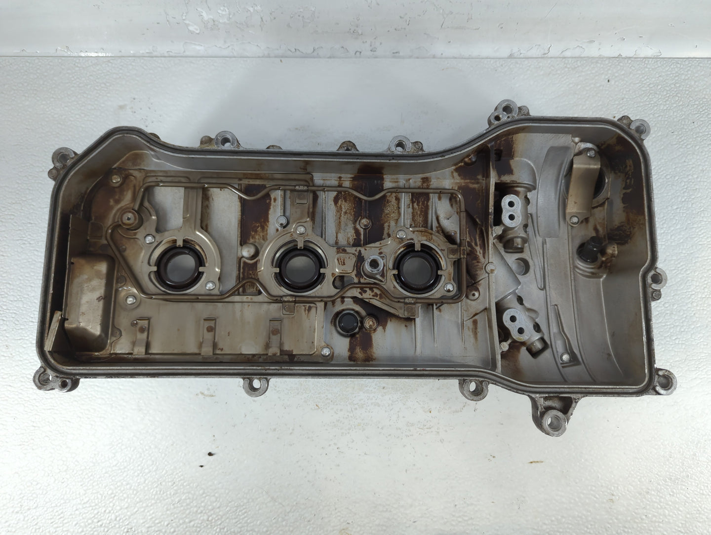 1998 Lexus Es300 Driver Left Cylinder Head Valve Cover Fits OEM Used Auto Parts - Oemusedautoparts1.com