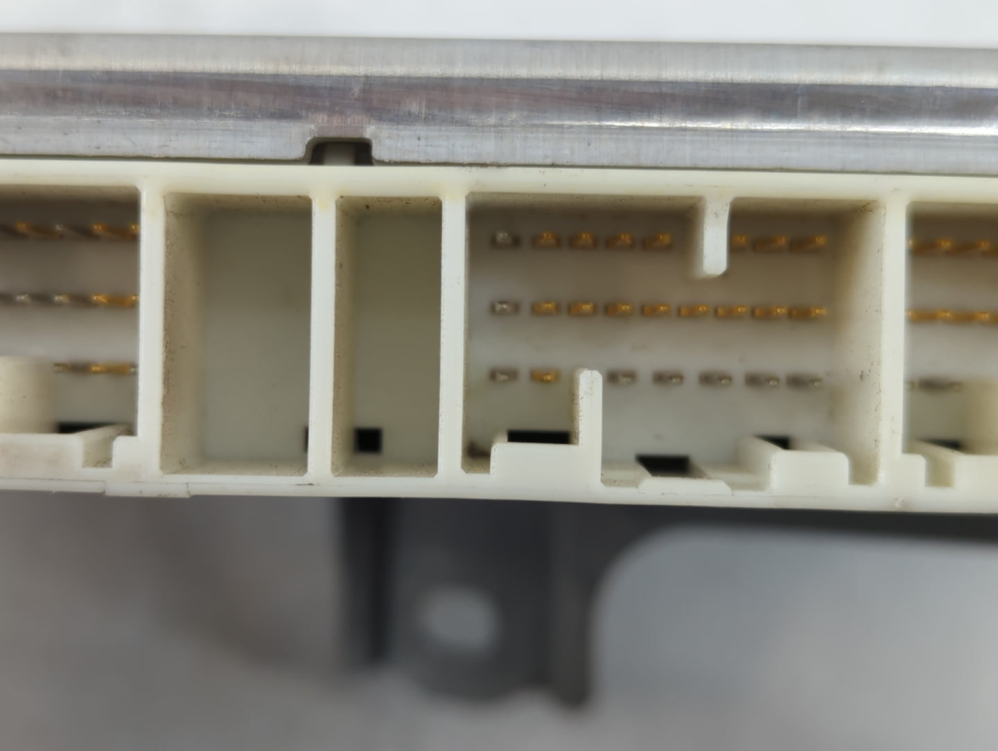 1998-1999 Lexus Gs300 Body Control Module Bcm Inner Cabin Fuse Box - Oemusedautoparts1.com