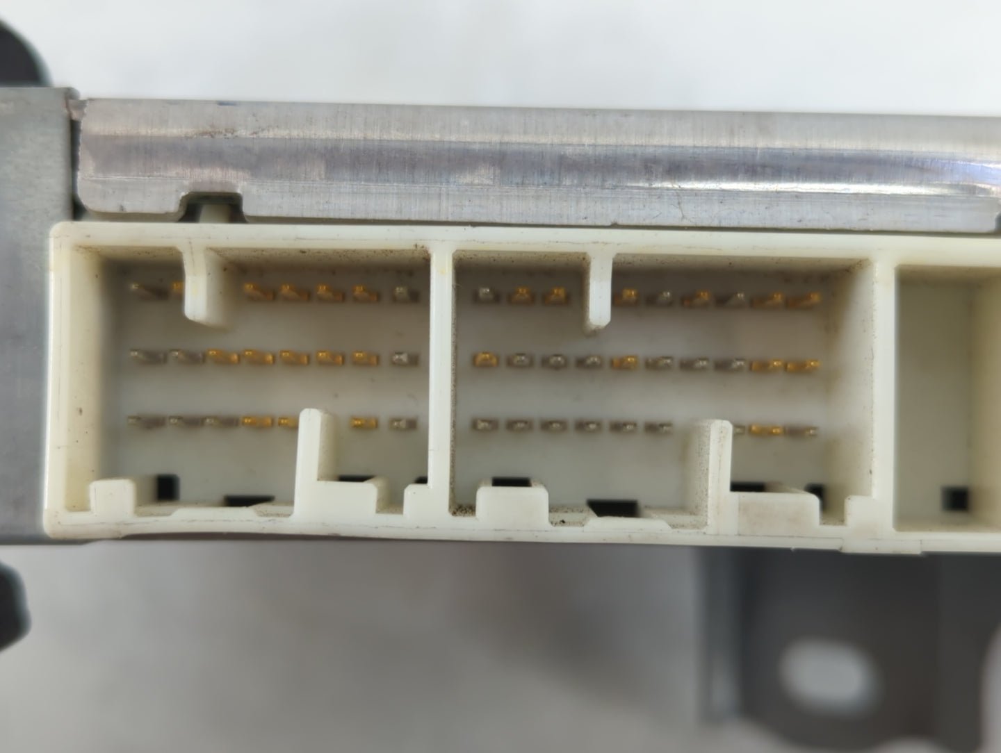 1998-1999 Lexus Gs300 Body Control Module Bcm Inner Cabin Fuse Box - Oemusedautoparts1.com