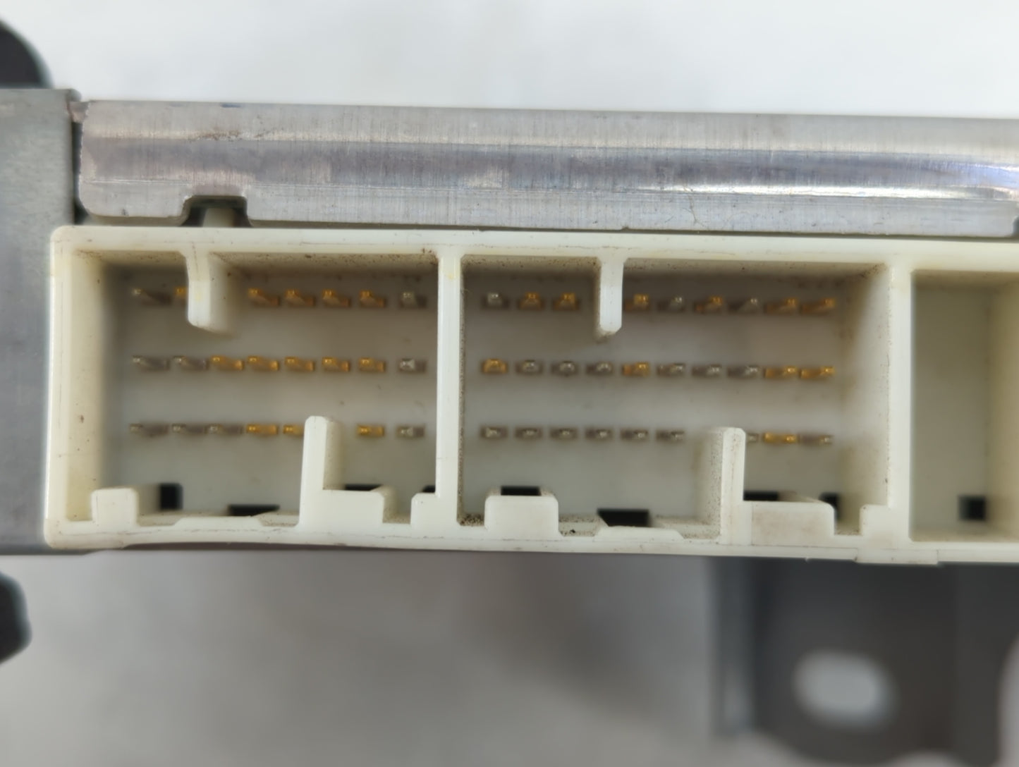 1998-1999 Lexus Gs300 Body Control Module Bcm Inner Cabin Fuse Box - Oemusedautoparts1.com