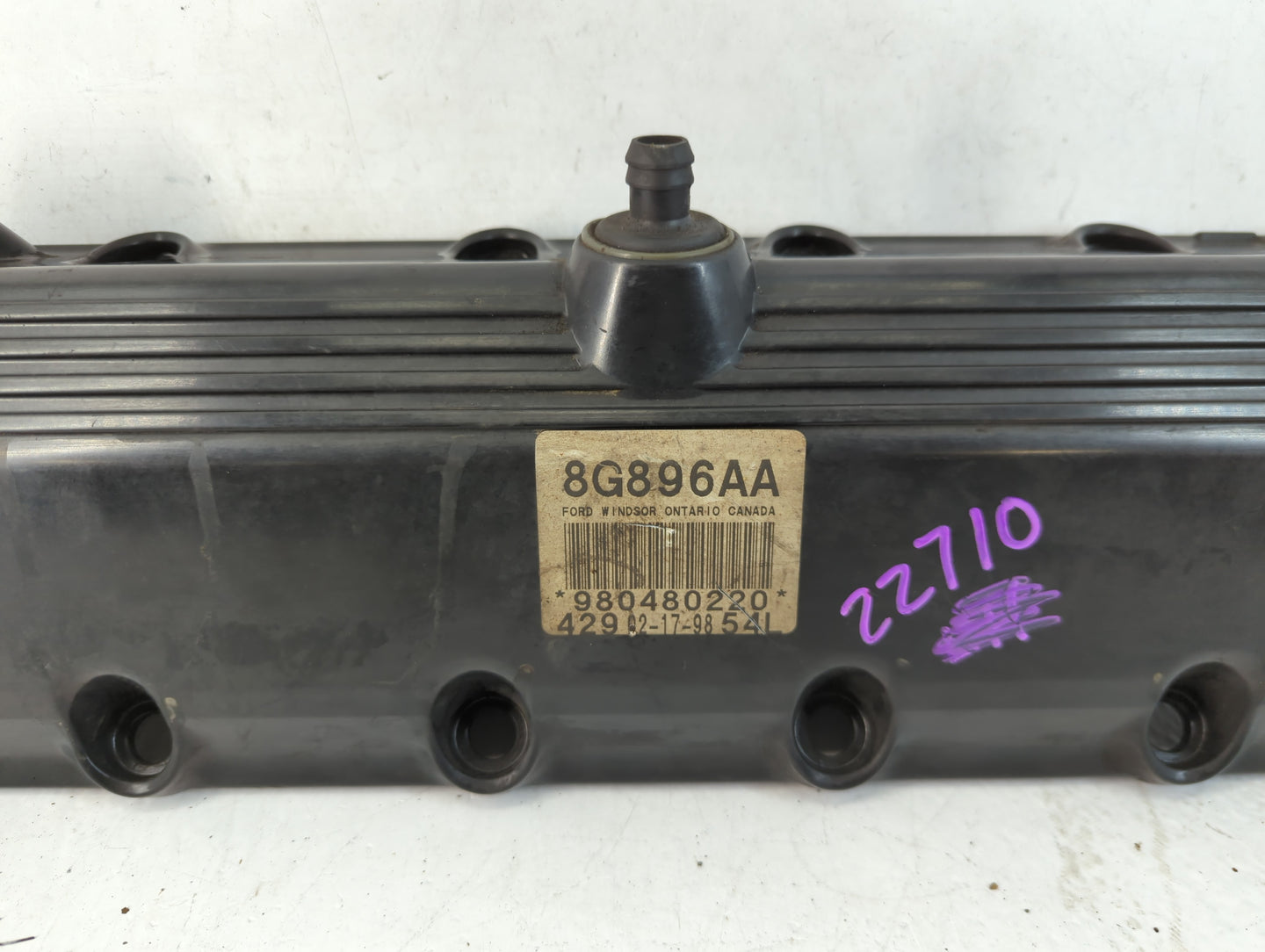 1998 Lincoln Naviga Driver Left Cylinder Head Valve Cover P/N:980480220 8G896AA Fits OEM Used Auto Parts - Oemusedautoparts1