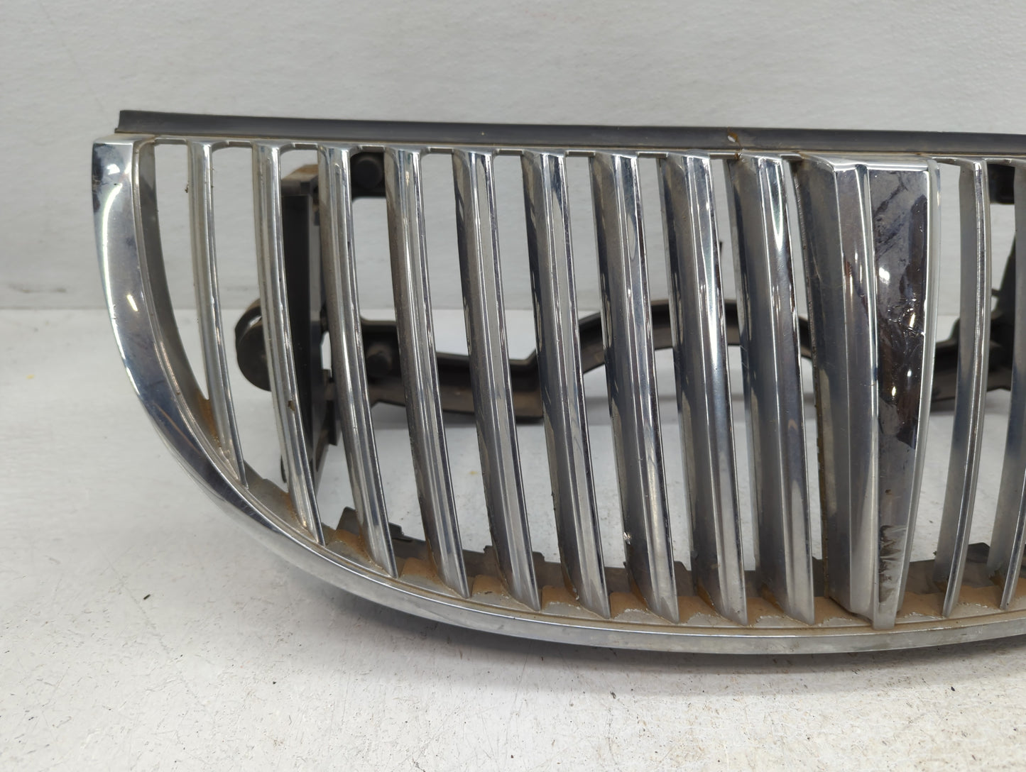 1998-1999 Lincoln Town Car Front Bumper Grille Cover - Oemusedautoparts1.com