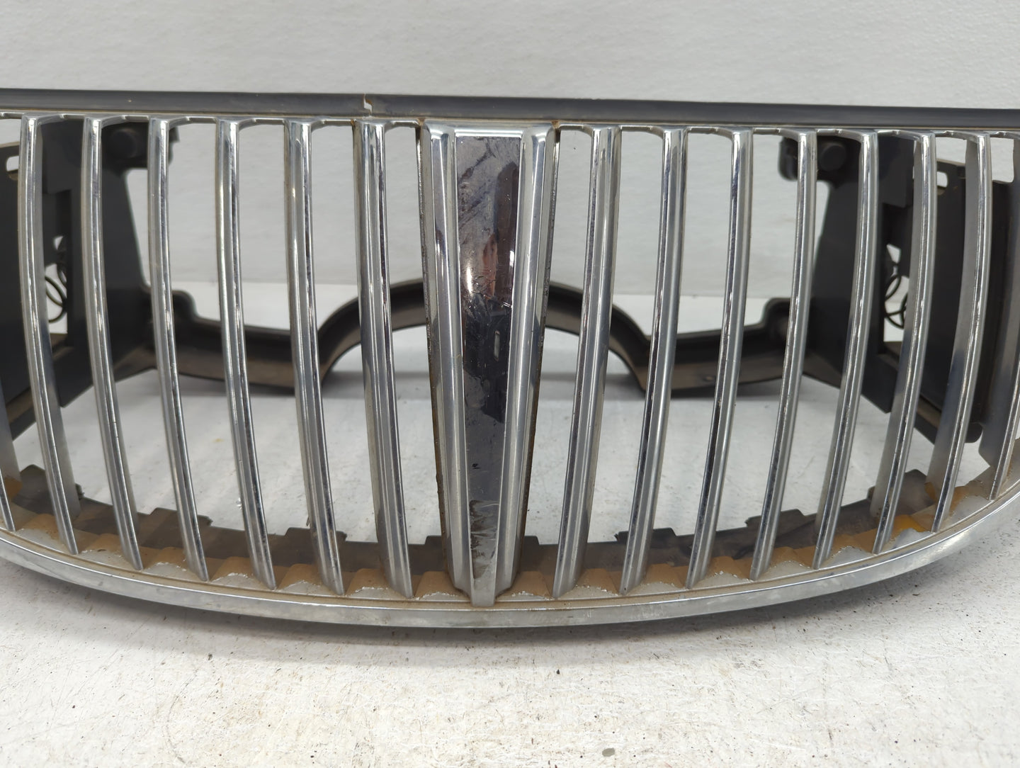 1998-1999 Lincoln Town Car Front Bumper Grille Cover - Oemusedautoparts1.com