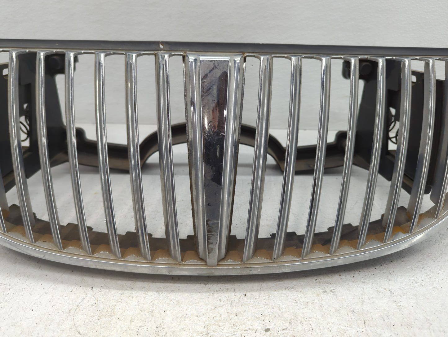 1998-1999 Lincoln Town Car Front Bumper Grille Cover - Oemusedautoparts1.com
