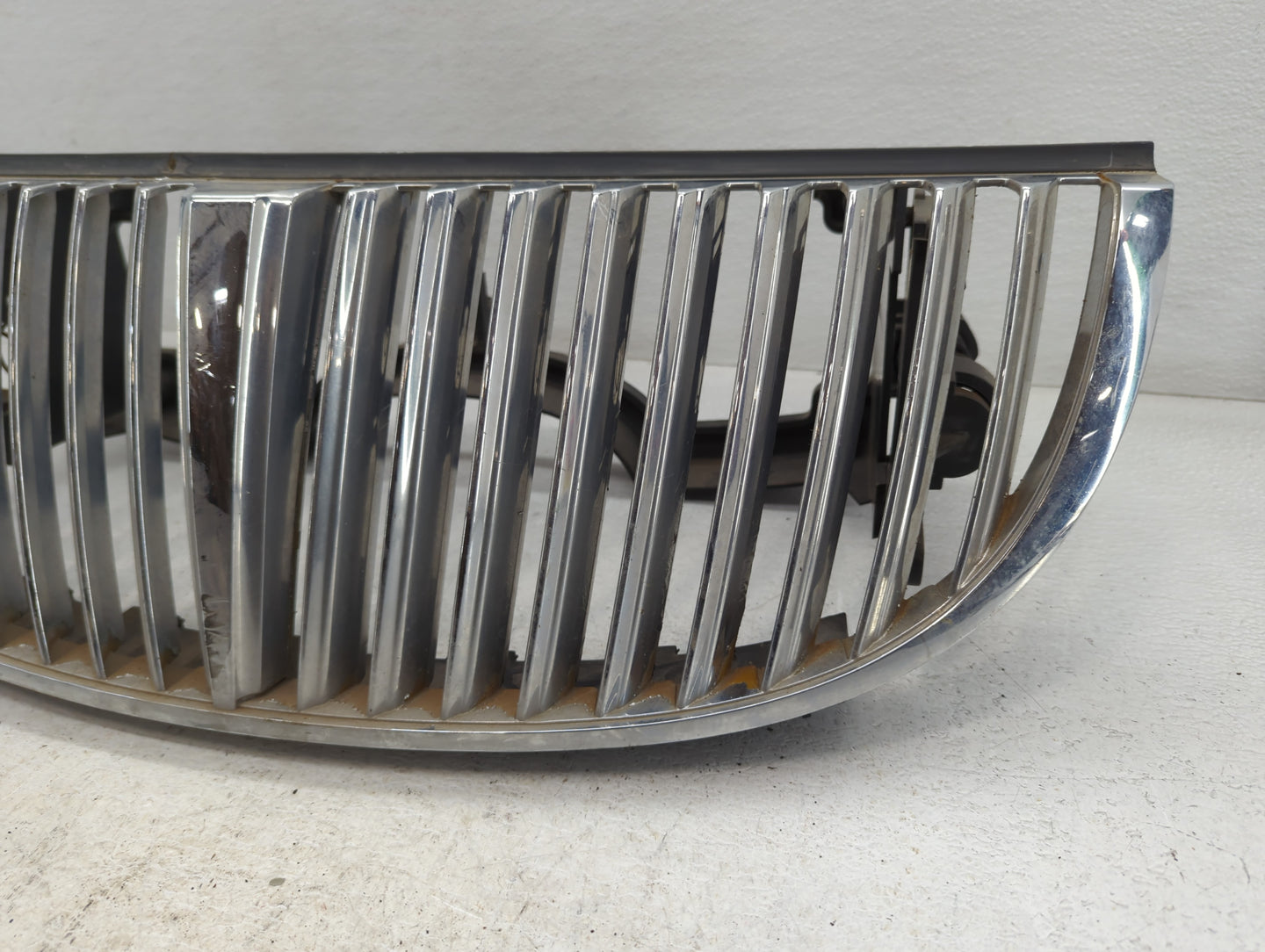 1998-1999 Lincoln Town Car Front Bumper Grille Cover - Oemusedautoparts1.com