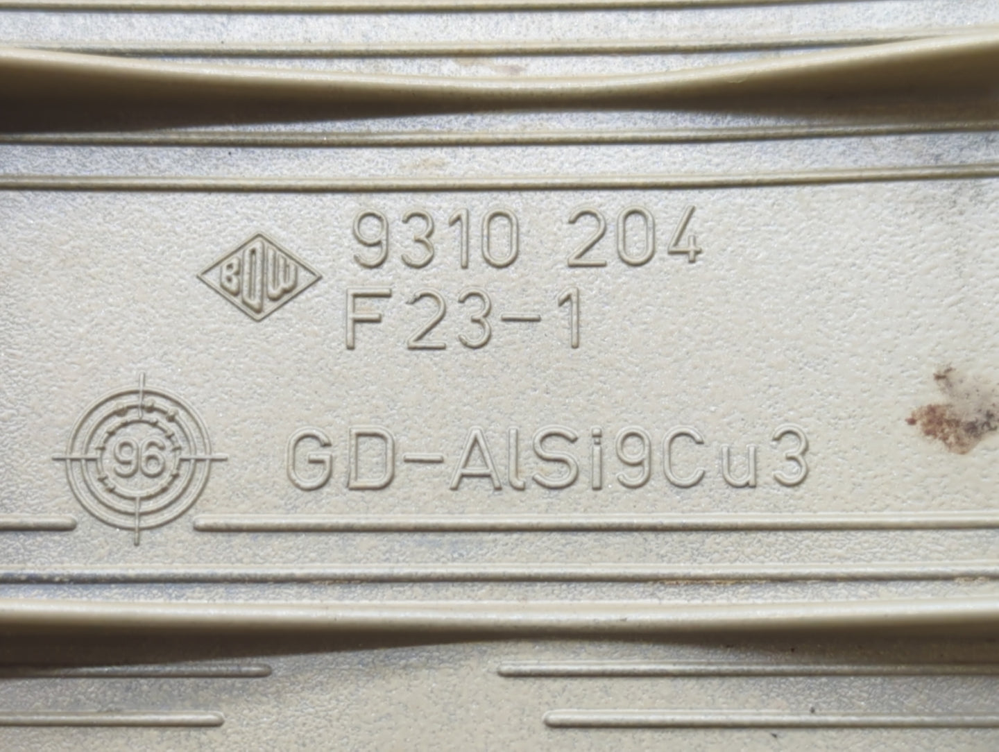 1998 Mercedes-benz C250 Engine Cover - Oemusedautoparts1.com