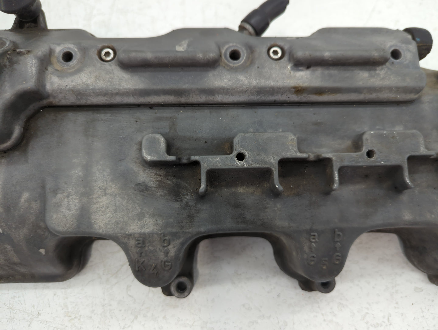 1998 Mercedes-Benz E320 Driver Left Cylinder Head Valve Cover Fits OEM Used Auto Parts - Oemusedautoparts1.com