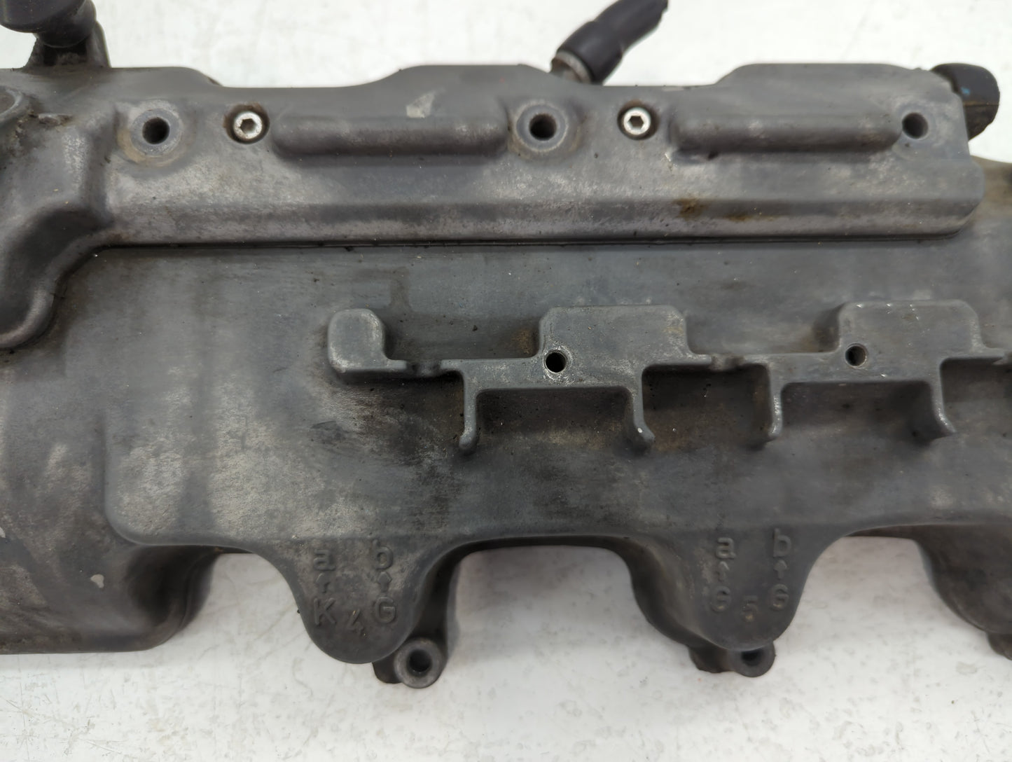 1998 Mercedes-Benz E320 Driver Left Cylinder Head Valve Cover Fits OEM Used Auto Parts - Oemusedautoparts1.com