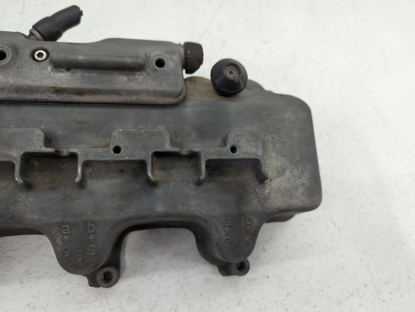 1998 Mercedes-Benz E320 Driver Left Cylinder Head Valve Cover Fits OEM Used Auto Parts - Oemusedautoparts1.com
