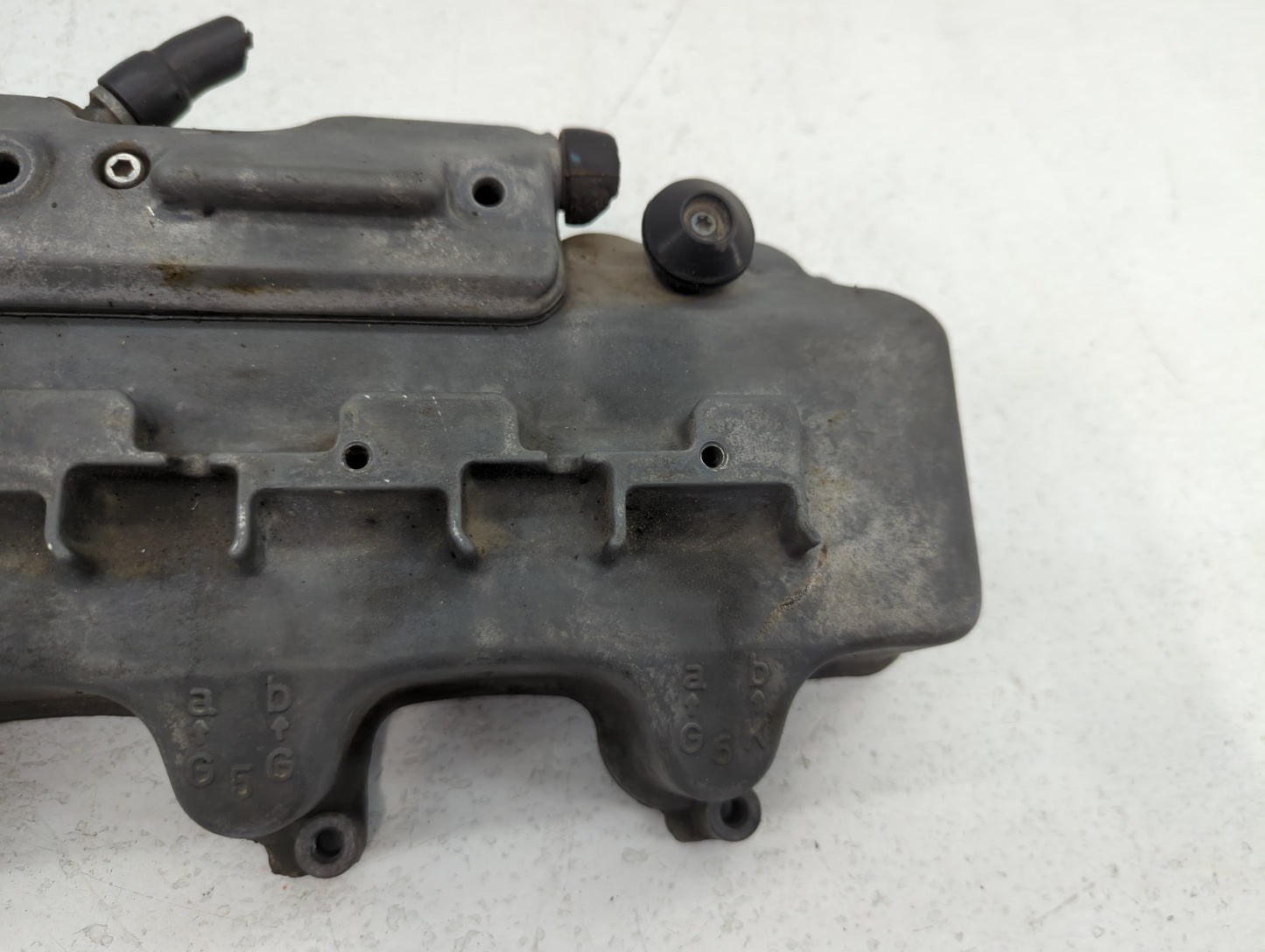 1998 Mercedes-Benz E320 Driver Left Cylinder Head Valve Cover Fits OEM Used Auto Parts - Oemusedautoparts1.com