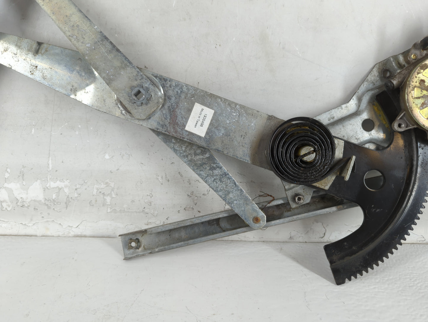 1992 Mercury Grand Marquis Used Window Regulator Right Passenger Rear - Oemusedautoparts1.com