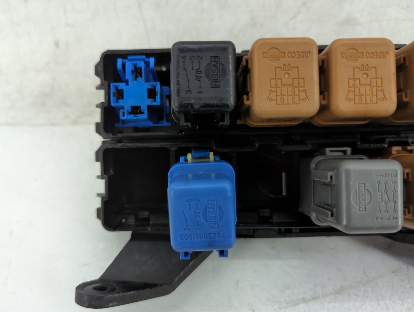1998 Nissan Altima Fusebox Fuse Box Panel Relay Module P/N:9707180755 Fits OEM Used Auto Parts - Oemusedautoparts1.com
