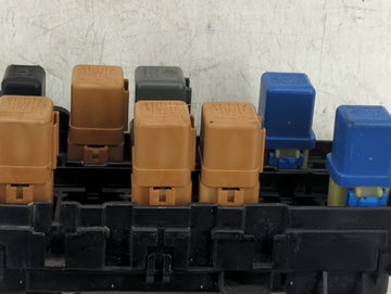 2000-2001 Nissan Altima Fusebox Fuse Box Panel Relay Module P/N:24382-0Z000 7124-6529 Fits Fits 2000 2001 OEM Used Auto Parts