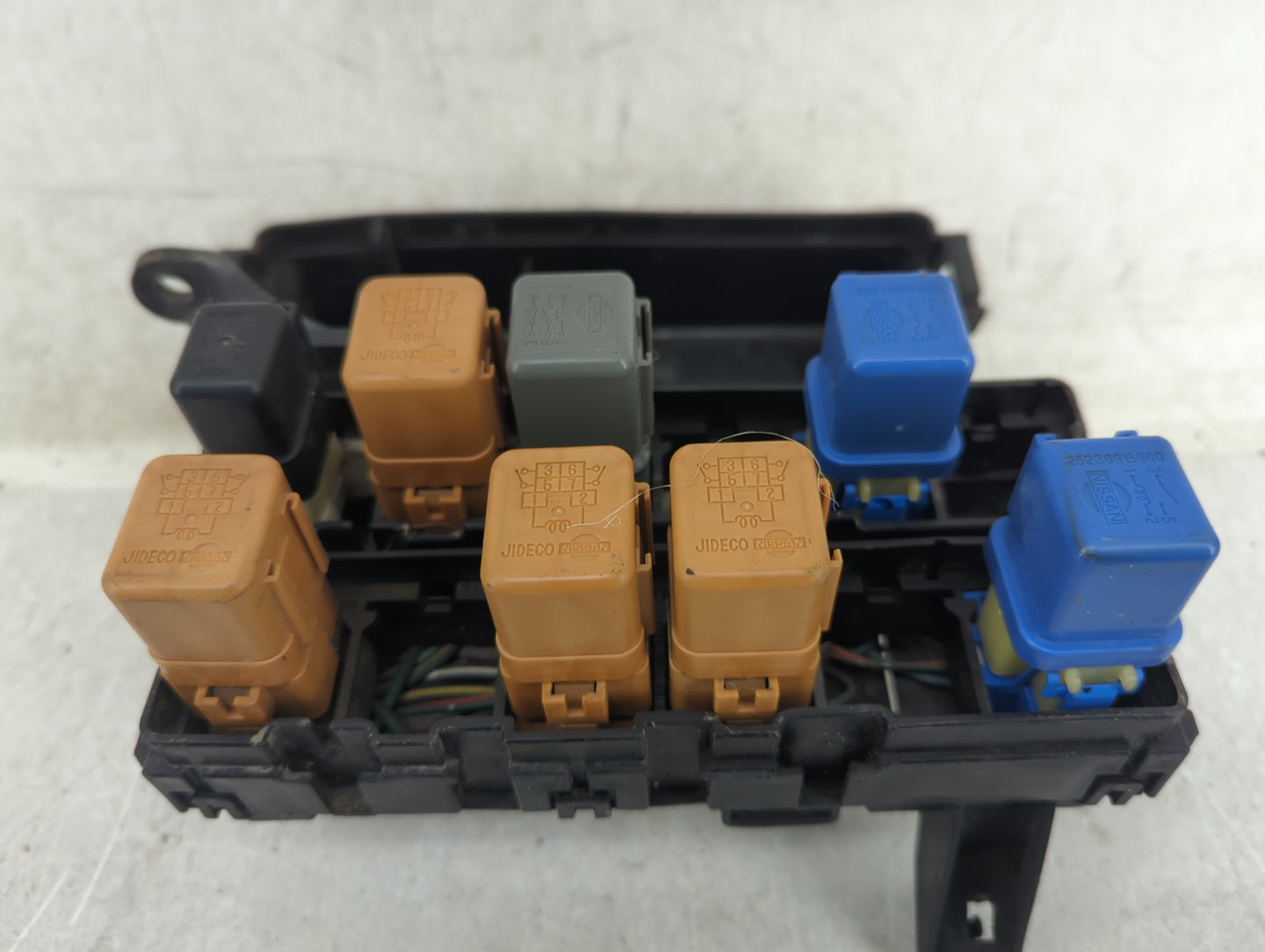 2000-2001 Nissan Altima Fusebox Fuse Box Panel Relay Module P/N:24382-0Z000 7124-6529 Fits Fits 2000 2001 OEM Used Auto Part